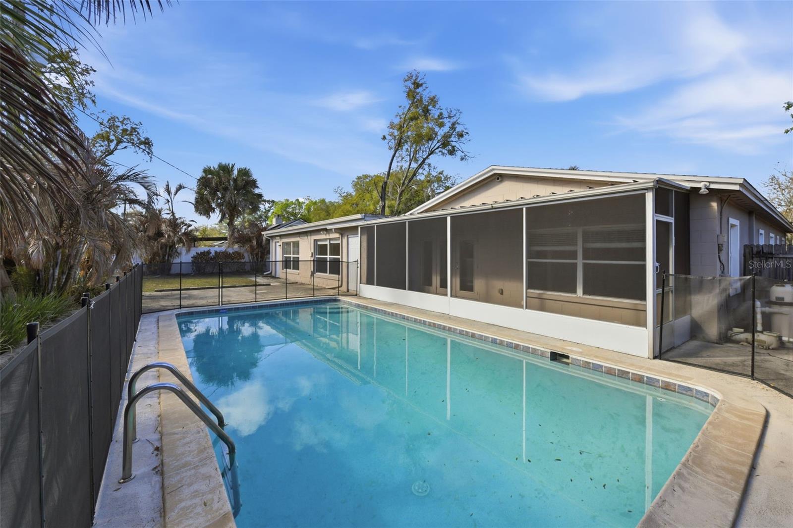 ENGLISH ESTATES UNIT 1 - Residential