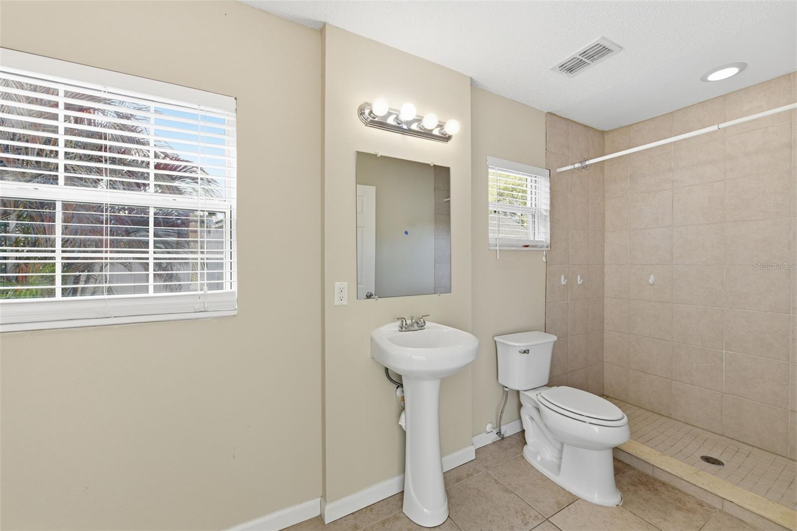 ENGLISH ESTATES UNIT 1 - Residential