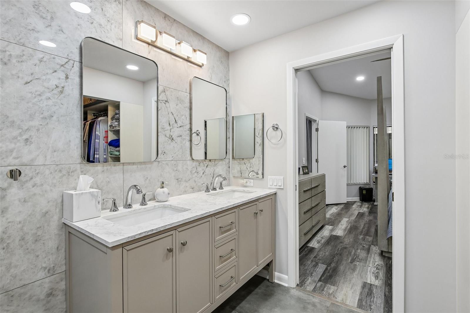 LANDMARK OAKS CONDO - Residential