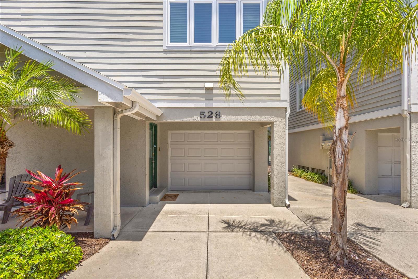 528 FOREST WAY
