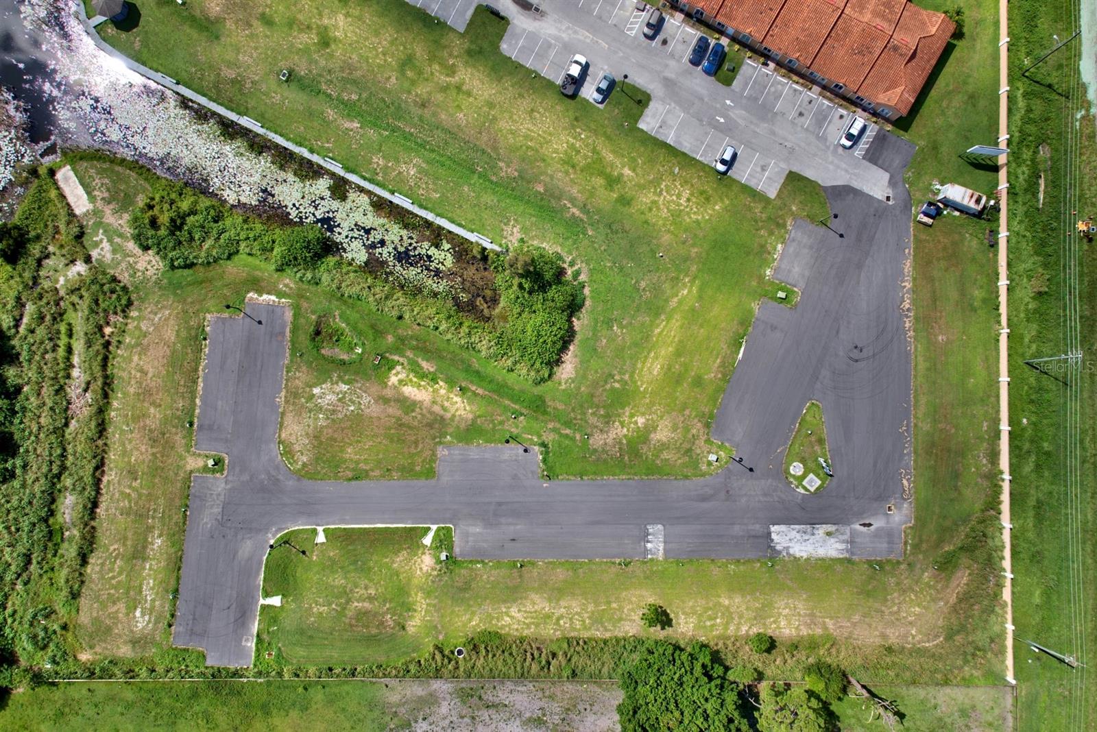 AN IRREG 4.197 ACRE TRACT BEING 182 FT ALONG NELY - Residential Income