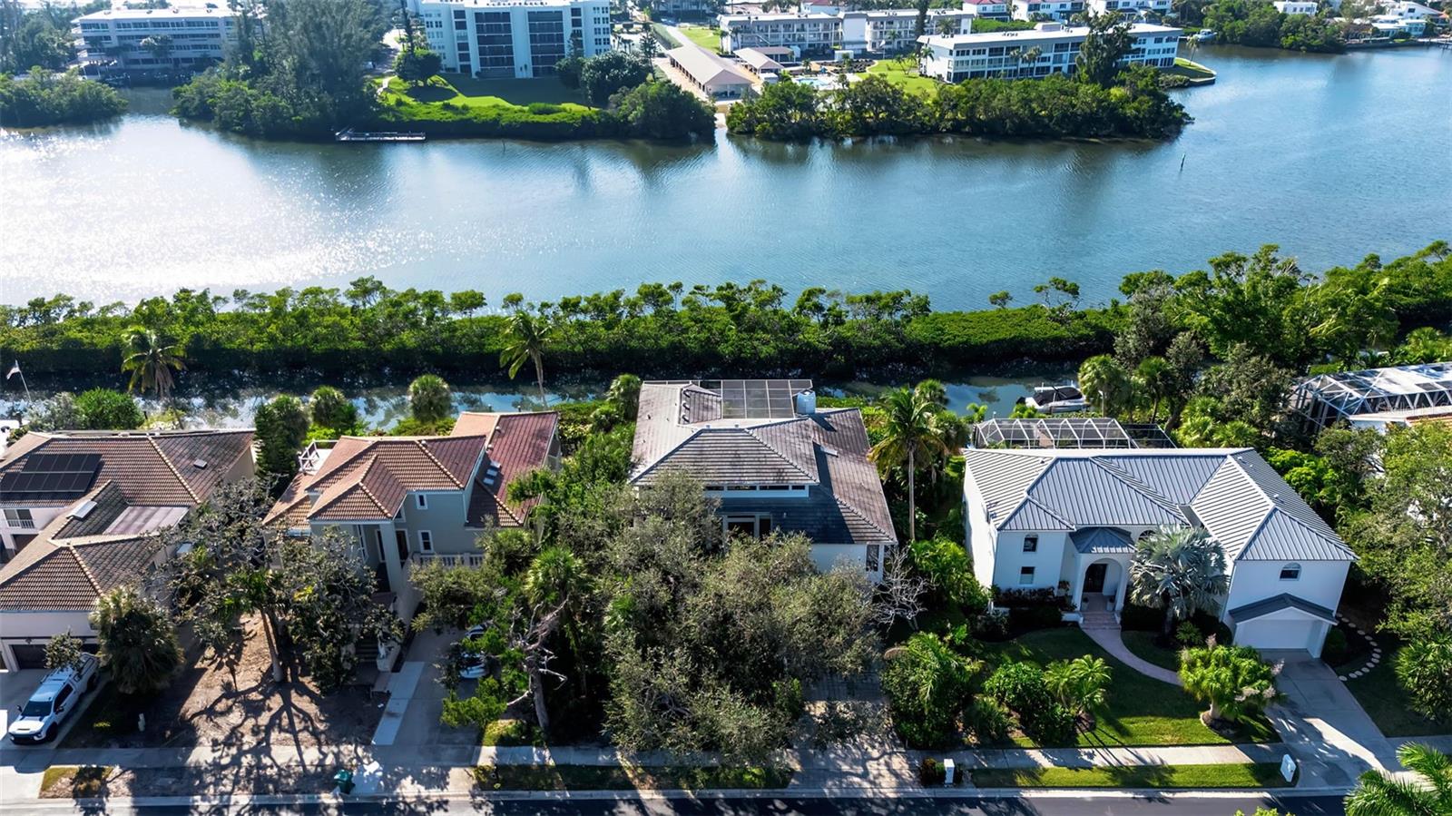 BAY ISLES - Residential