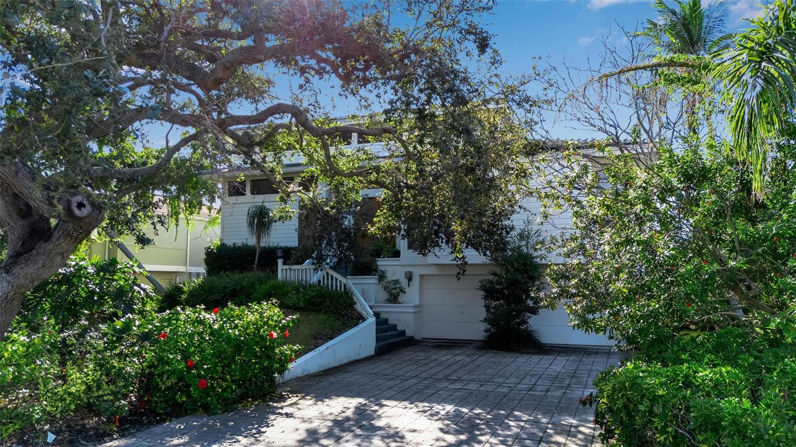 BAY ISLES - Residential