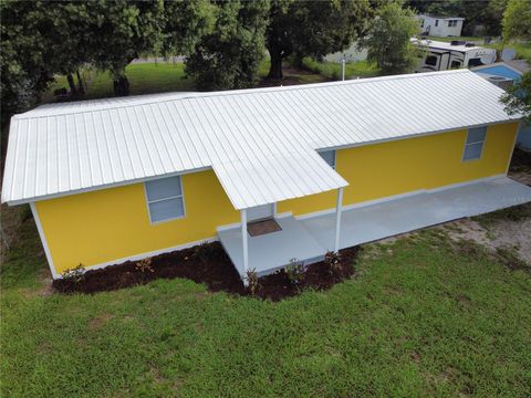 A home in AUBURNDALE