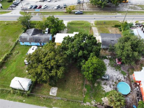 A home in AUBURNDALE