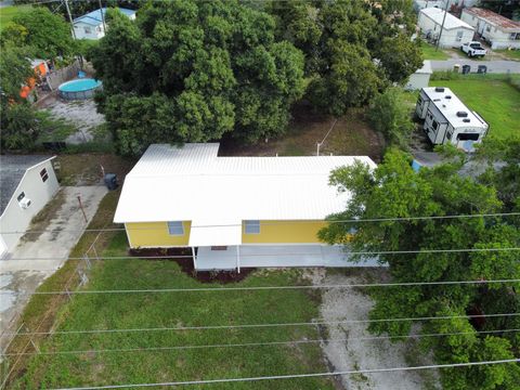 A home in AUBURNDALE