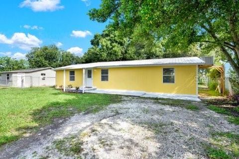 A home in AUBURNDALE