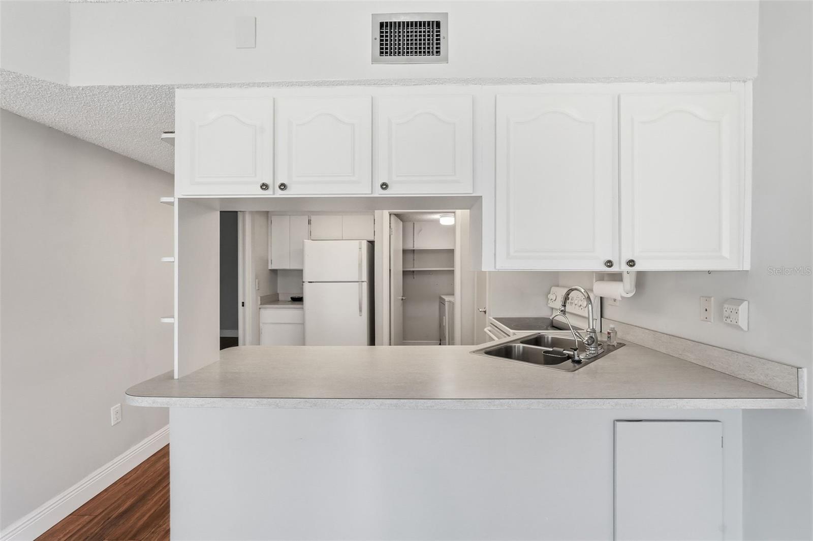 PENTHOUSE GREENS - Residential