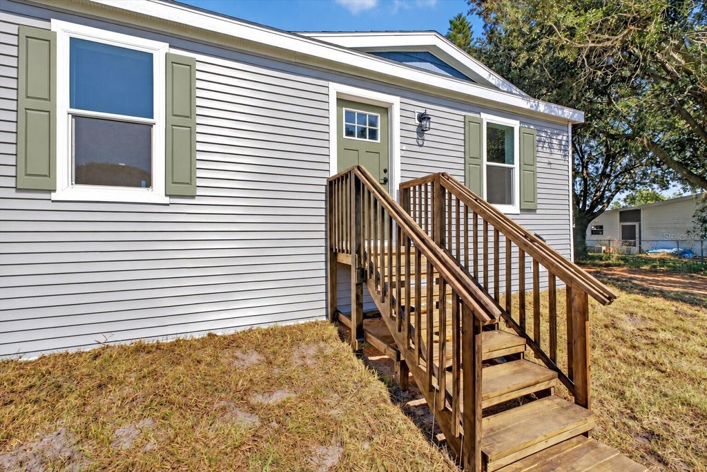 Photo of 2207 Hialeah Avenue, Leesburg, FL 34748 (MLS # P4939885)