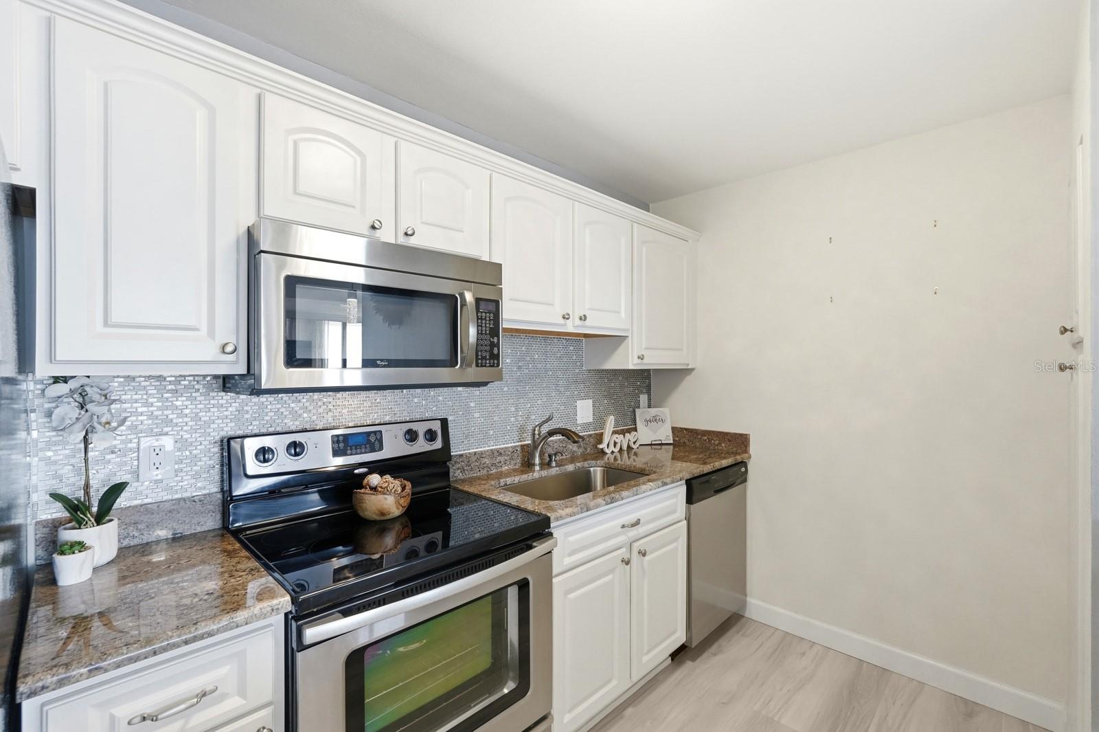 ALIKI CONDO - Residential