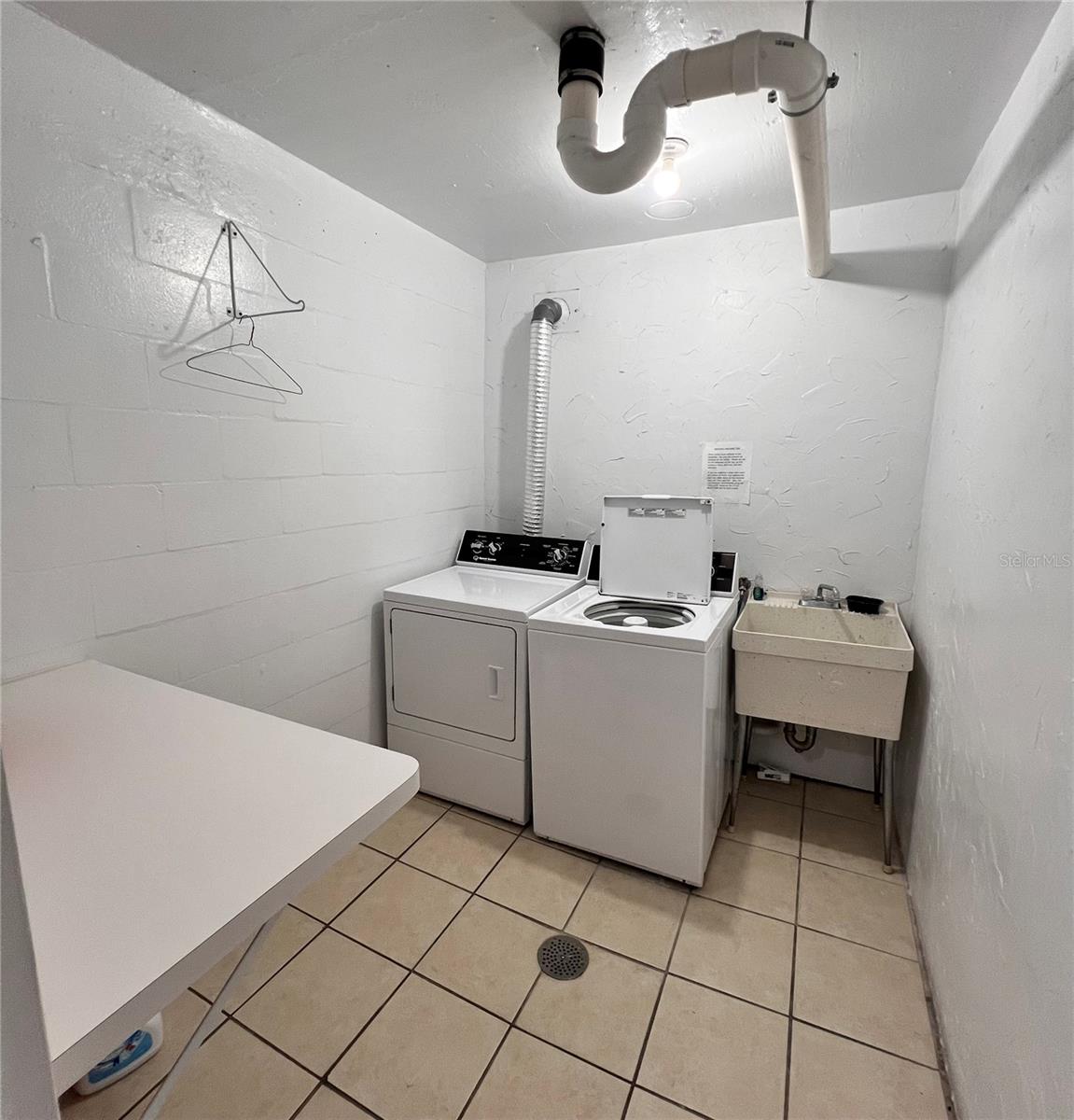 ALIKI CONDO - Residential