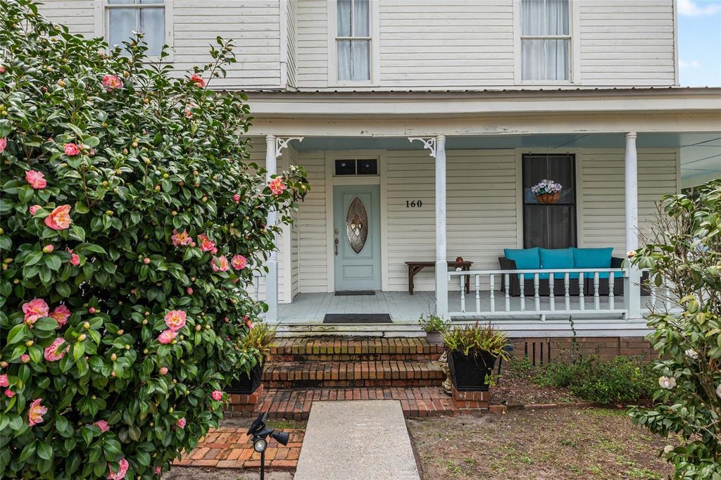 Photo of 160 SE Saint Johns Street, Lake City, FL 32025 (MLS # GC536726)