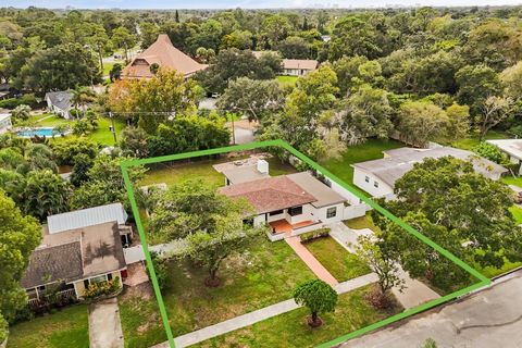 Photo of 1816 Ivy Lane, Winter Park, FL 32792 (MLS # O6349150)