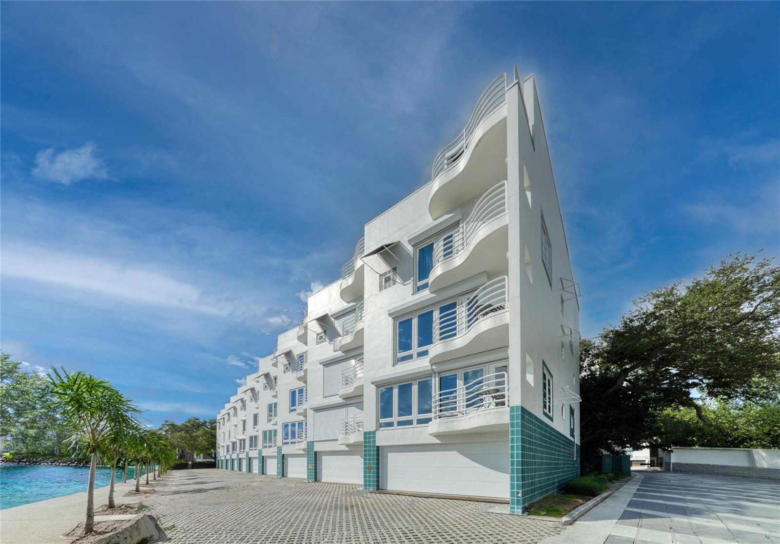 4950 BAYSHORE BOULEVARD 16