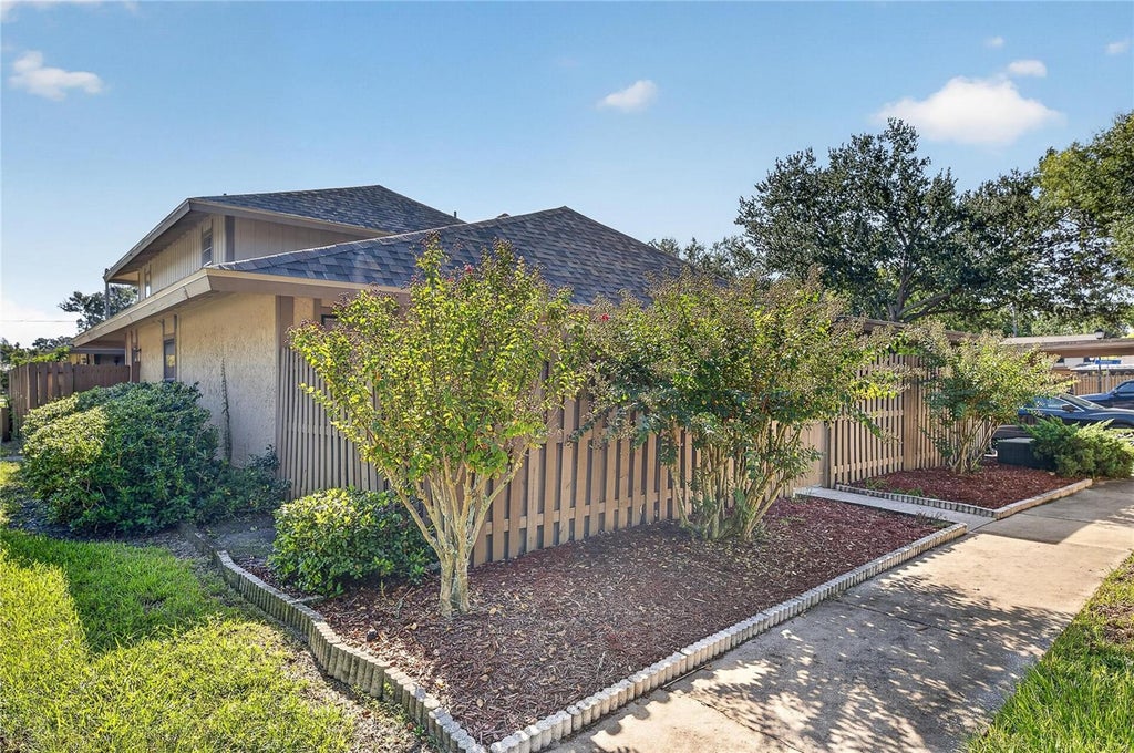 Photo of 810 Hunters Court, Brandon, FL 33511 (MLS # TB8550726)