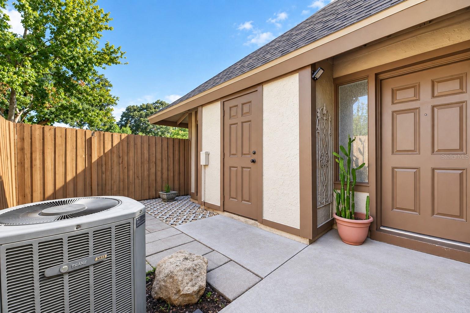 810 HUNTERS COURT