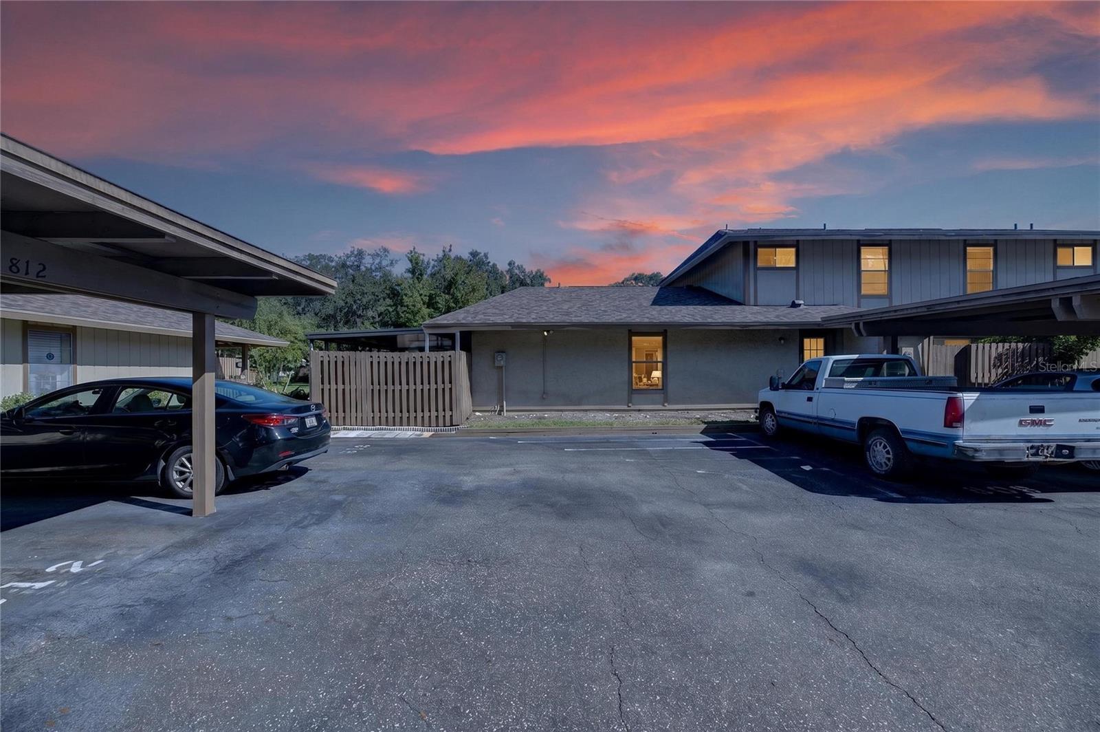810 HUNTERS COURT