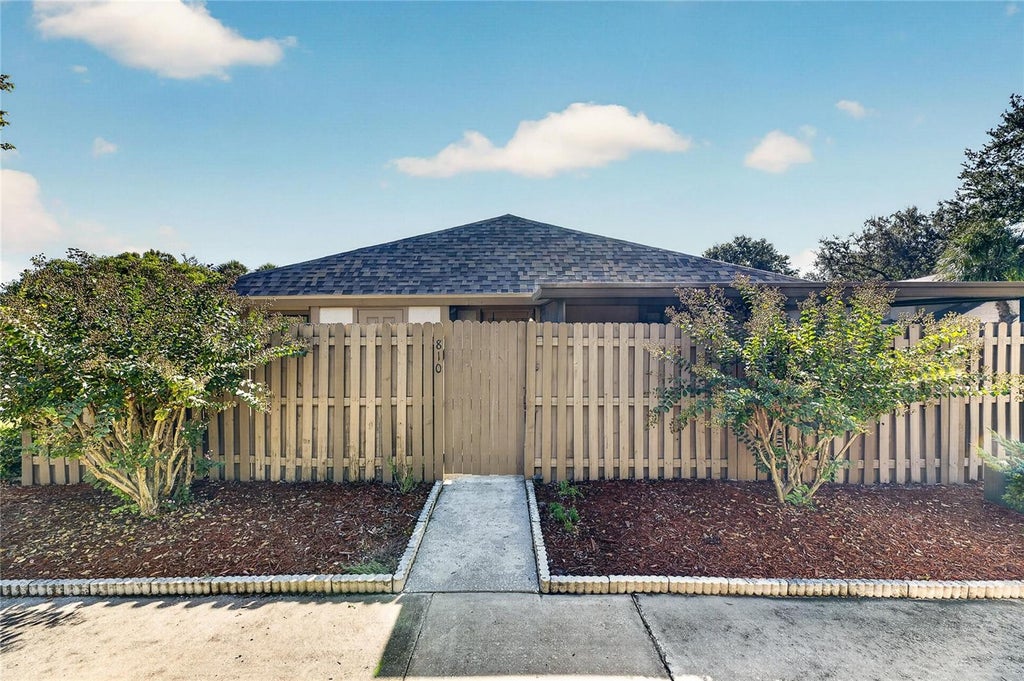 Photo of 810 Hunters Court, Brandon, FL 33511 (MLS # TB8550726)