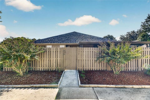 Photo of 810 Hunters Court, Brandon, FL 33511 (MLS # TB8550726)