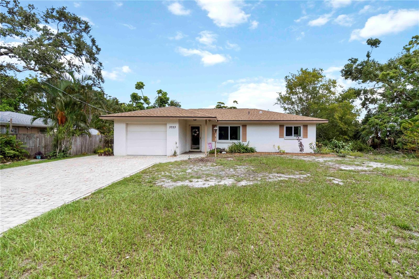 Welcome to your slice of paradise in sunny Sarasota! This charming 3 bedroom, 2 bath home offers
comfort, convenience, and classic Florida beauty-all just 15 minutes from world renowned Gulf
Beaches. Centrally located near top rated schools (zoned for Sarasota High), shopping , dining,
parks and hospitals, this home is perfect as a primary residence, seasonal getaway, or turnkey
rental.
Enjoy tranquil water viewsfrom your screened Lanai and a lush backyard oasis ideal for birdwatching, fishing or simply relaxing in nature. The home features a newer roof, new water
heater, and hurricane rated windows for peace of mind. Inside the kitchen boasts granite
countertops, solid wood cabinets, and modern finishes. Additional highlights include a full house
water softener system, irrigation well with functioning sprinkler system, and a one car garage.
This home is being sold fully furnished, making it rental ready or an easy move in for new owners.
Whether you are looking for a smart investment or a serene Florida lifestyle, this Sarasota gem has
it all.
Don't miss out, schedule your private tour today!