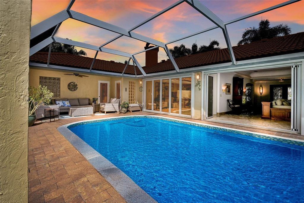 Photo of 218 Robin Drive, Sarasota, FL 34236 (MLS # A4685085)