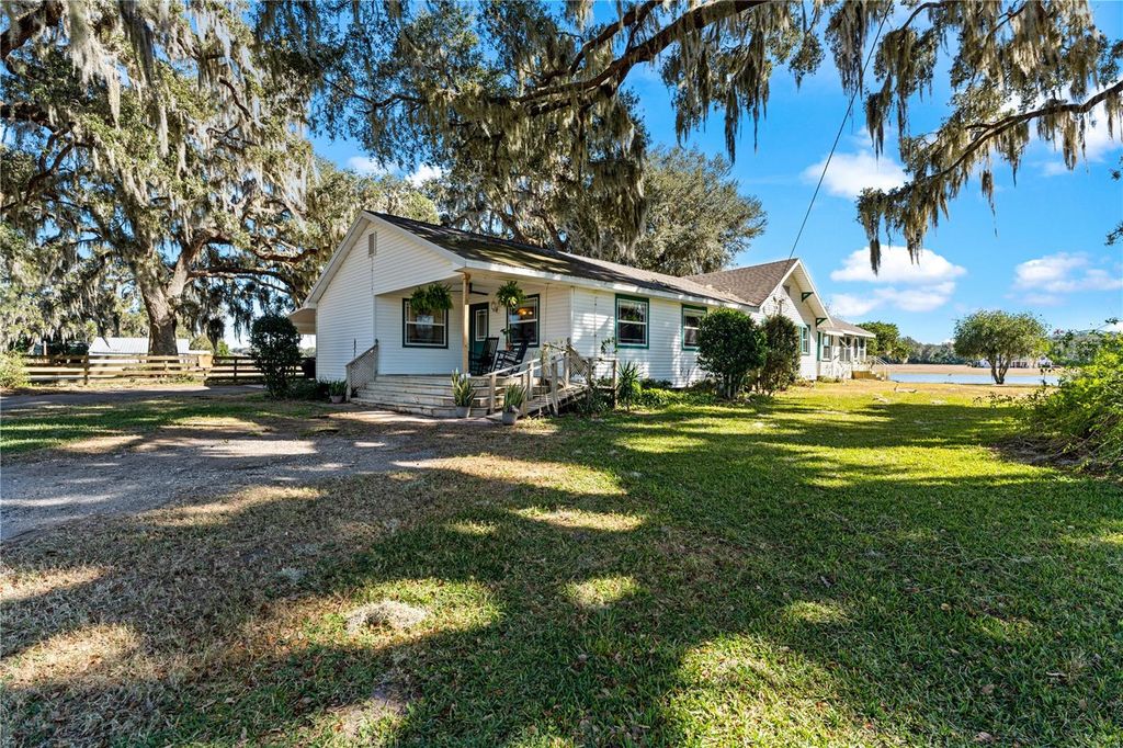 Photo of 9504 Fort King Road, Dade City, FL 33525 (MLS # W7882143)