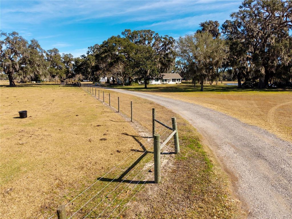 Photo of 9504 Fort King Road, Dade City, FL 33525 (MLS # W7882143)