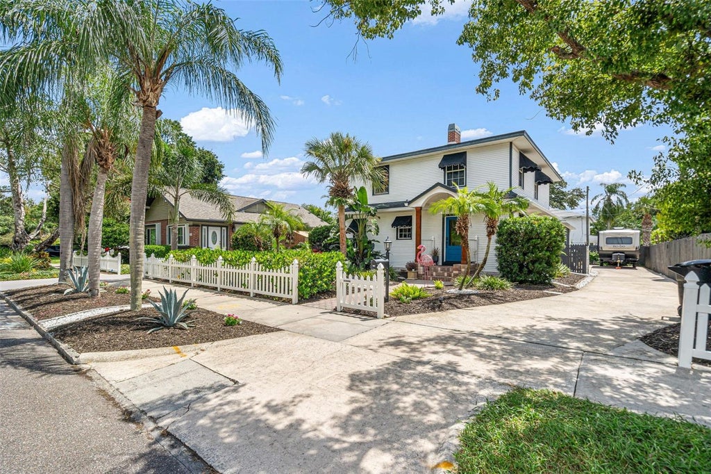 Photo of 1350 26th Avenue N, St Petersburg, FL 33704 (MLS # TB8546002)