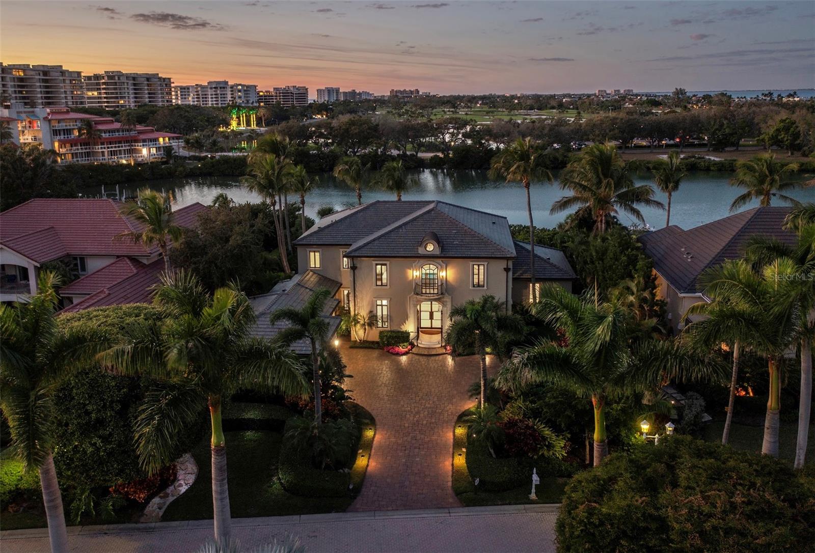 LIGHTHOUSE POINT - Residential