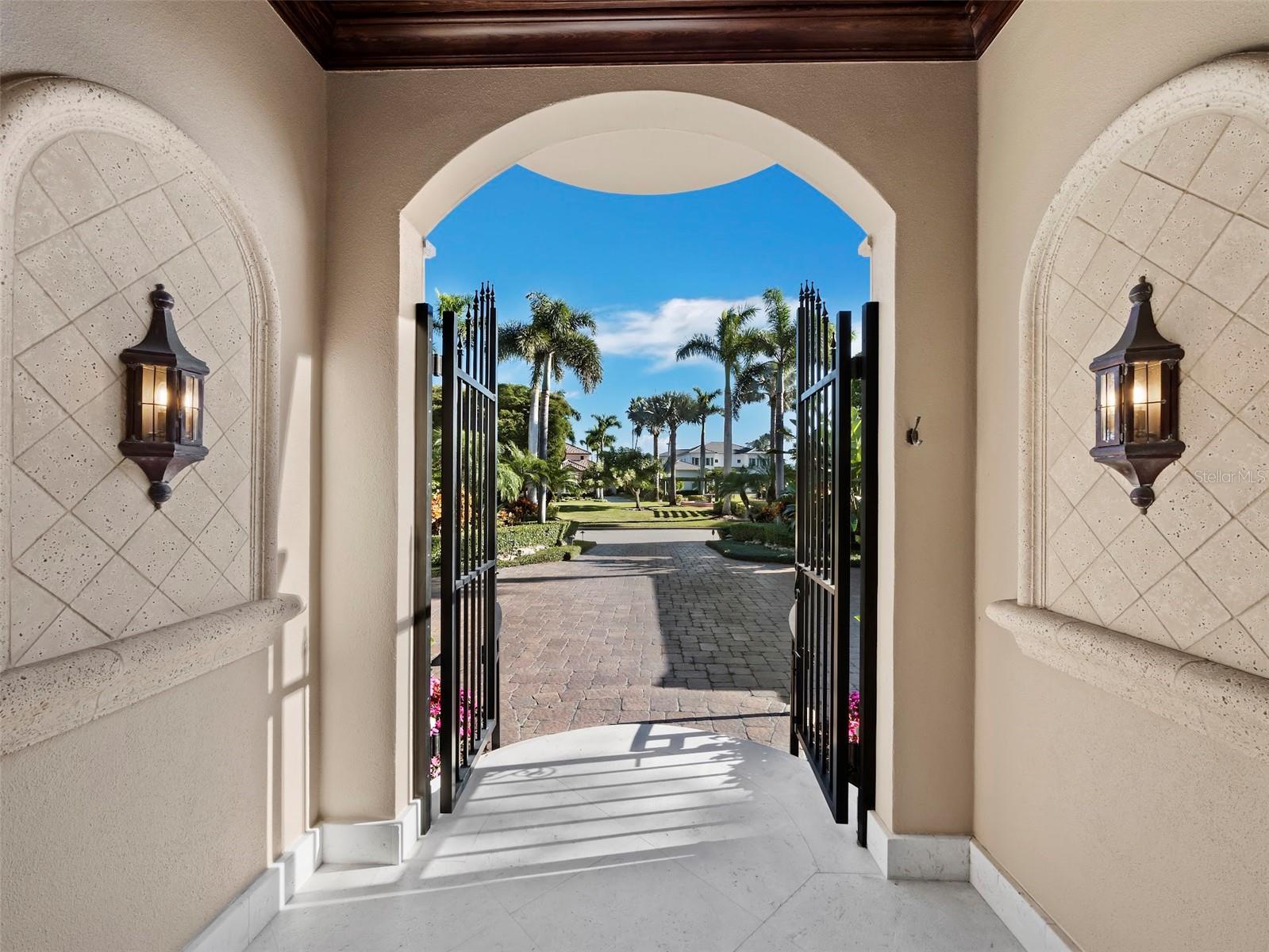 LIGHTHOUSE POINT - Residential