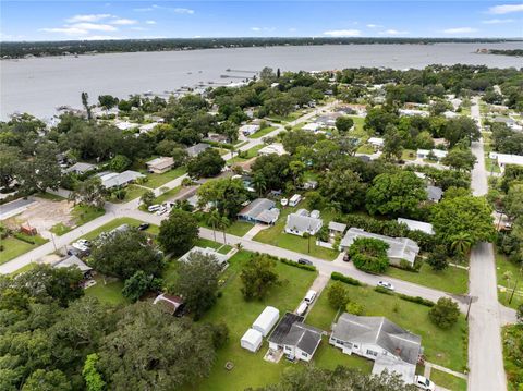 A home in PALMETTO