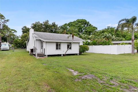 A home in PALMETTO