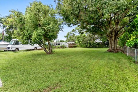 A home in PALMETTO