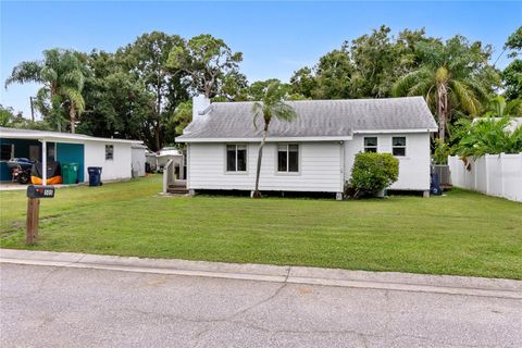 A home in PALMETTO