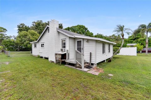 A home in PALMETTO