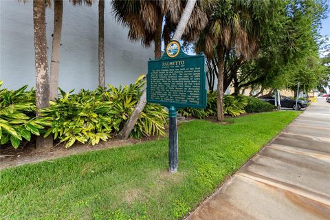 A home in PALMETTO