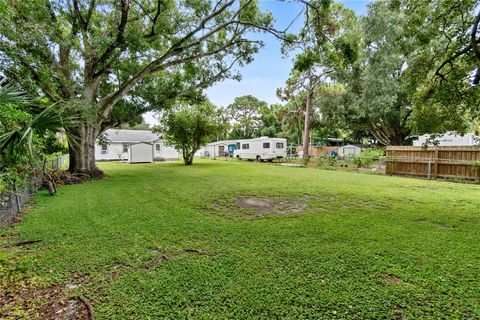 A home in PALMETTO