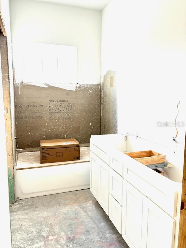 COUNTRY ESTATE - Residential