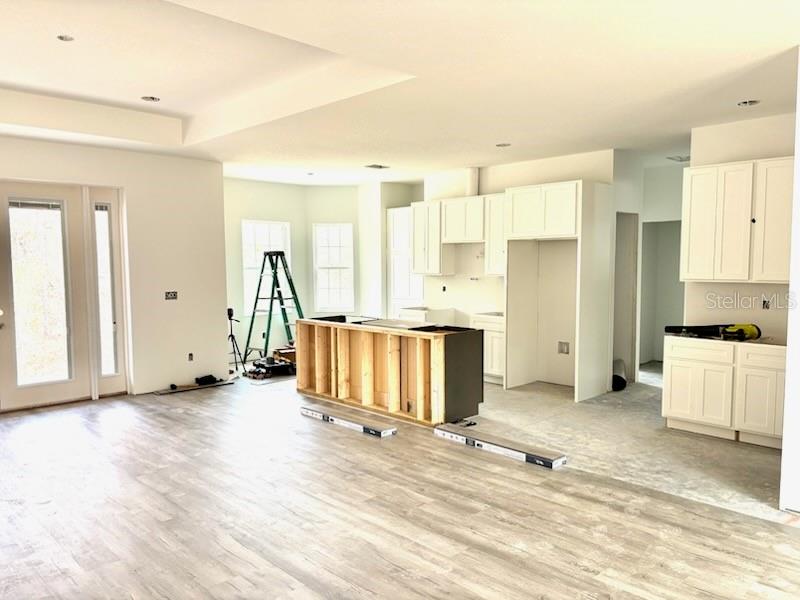 COUNTRY ESTATE - Residential