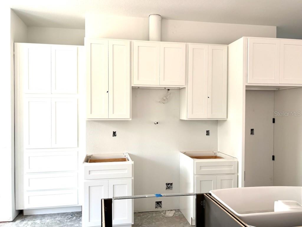 COUNTRY ESTATE - Residential