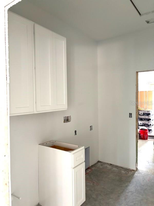 COUNTRY ESTATE - Residential