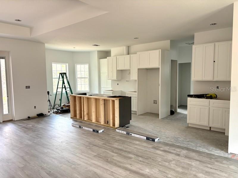 COUNTRY ESTATE - Residential