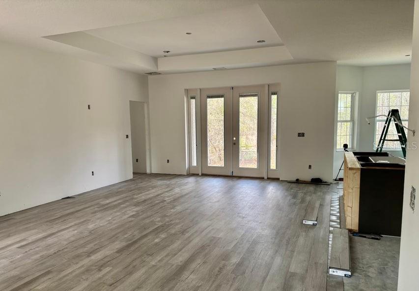 COUNTRY ESTATE - Residential