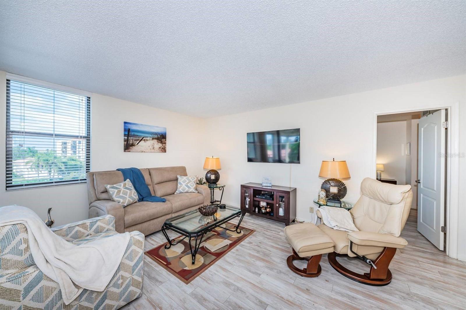 6145 SUN BOULEVARD 404