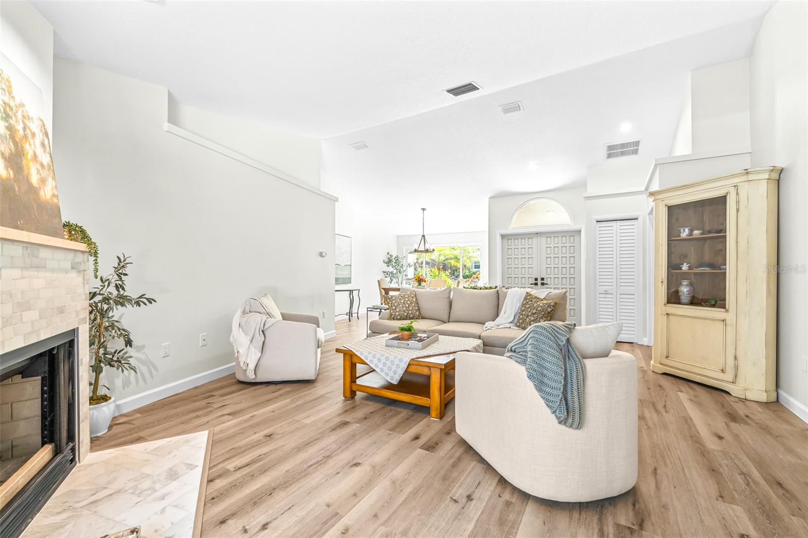 COUNTRY WOODS - Residential