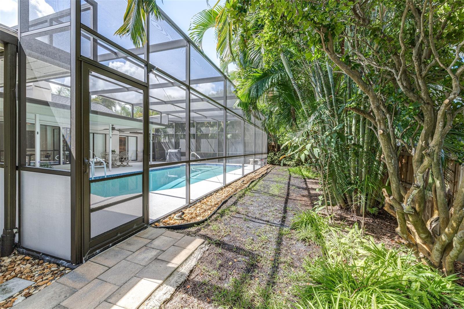 COUNTRY WOODS - Residential