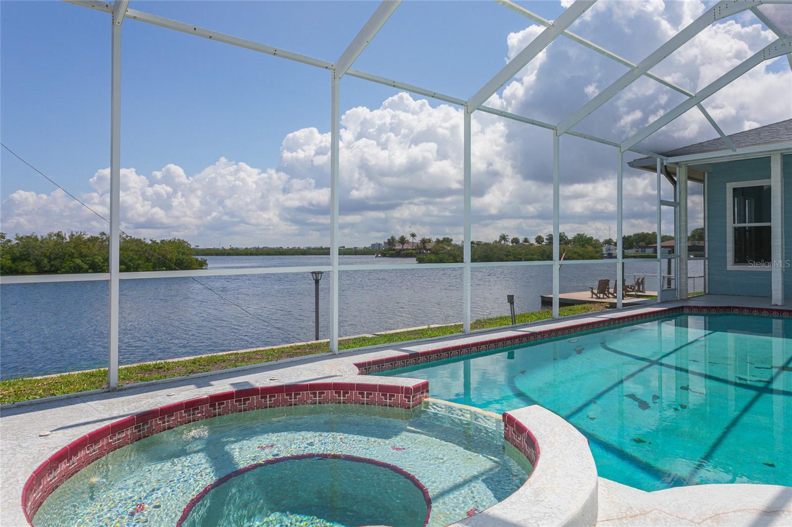 FLOR A MAR - Residential