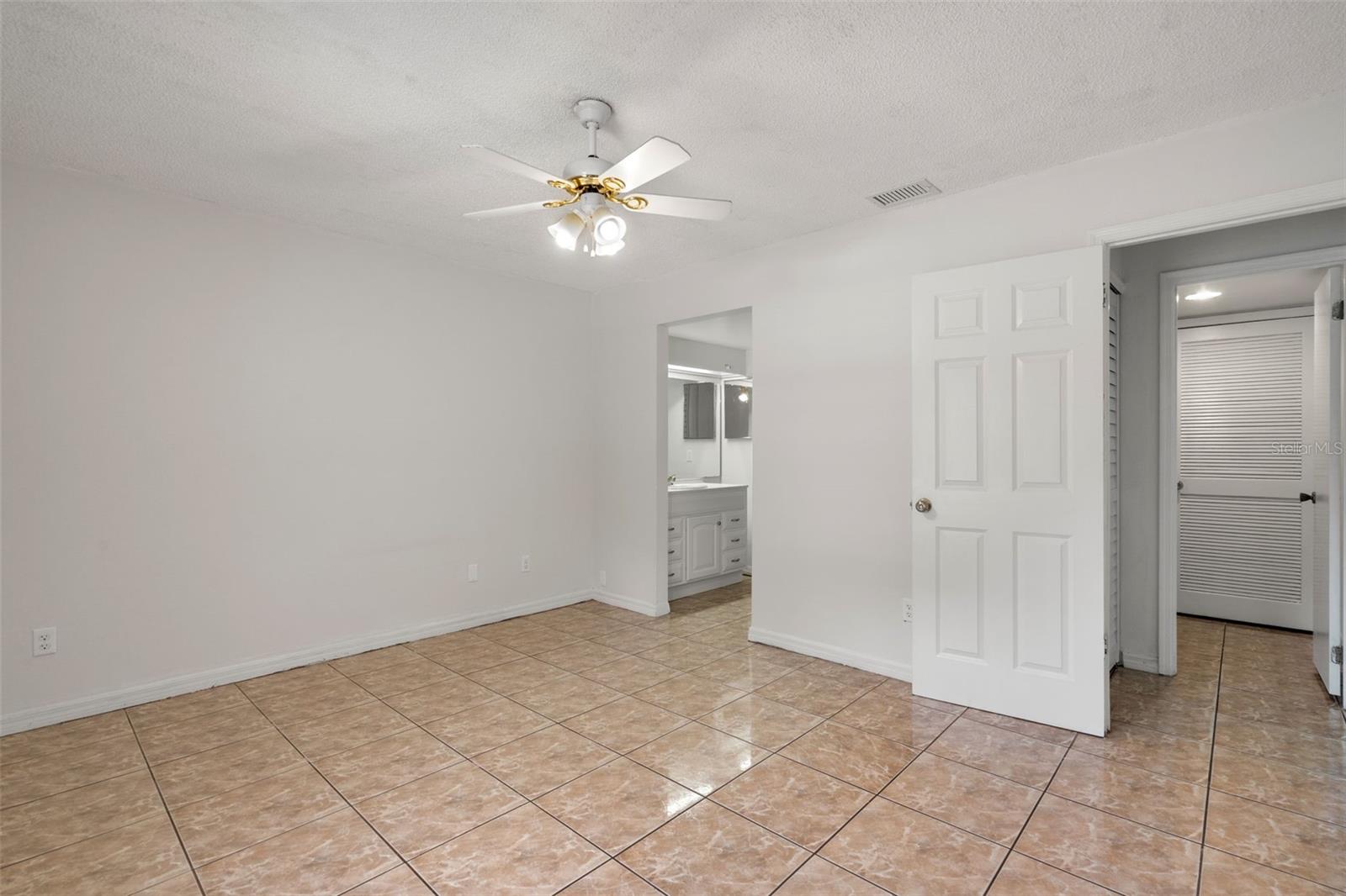 DEER RUN UNIT 14B - Residential