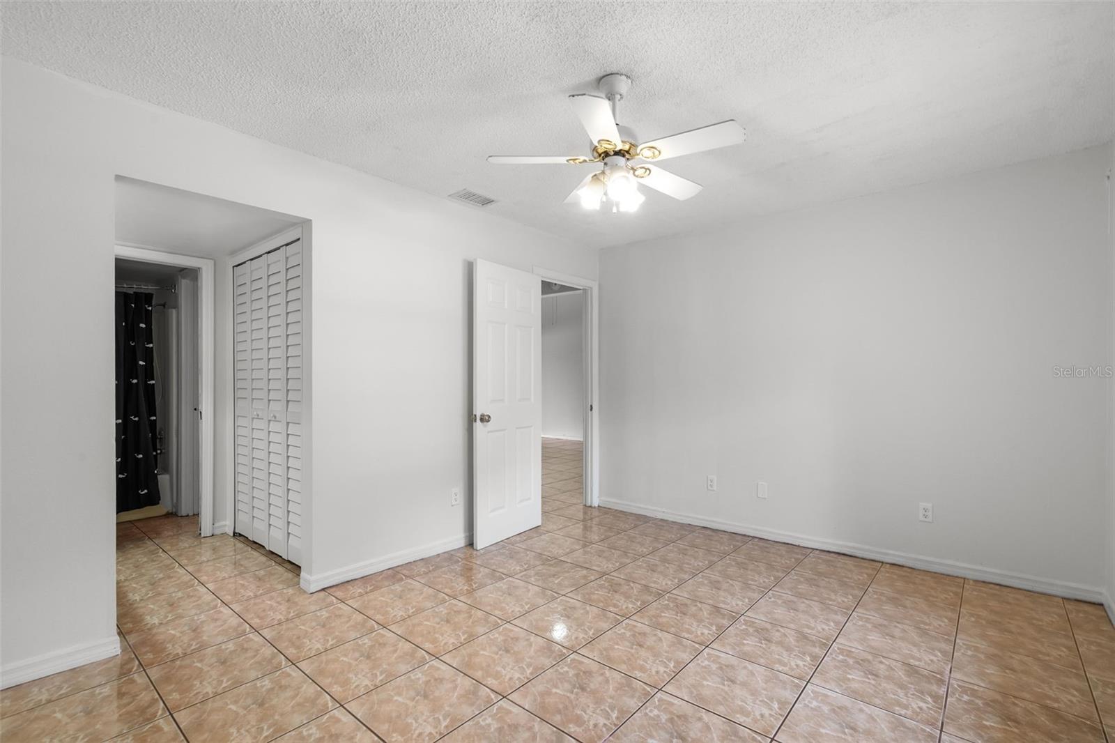 DEER RUN UNIT 14B - Residential