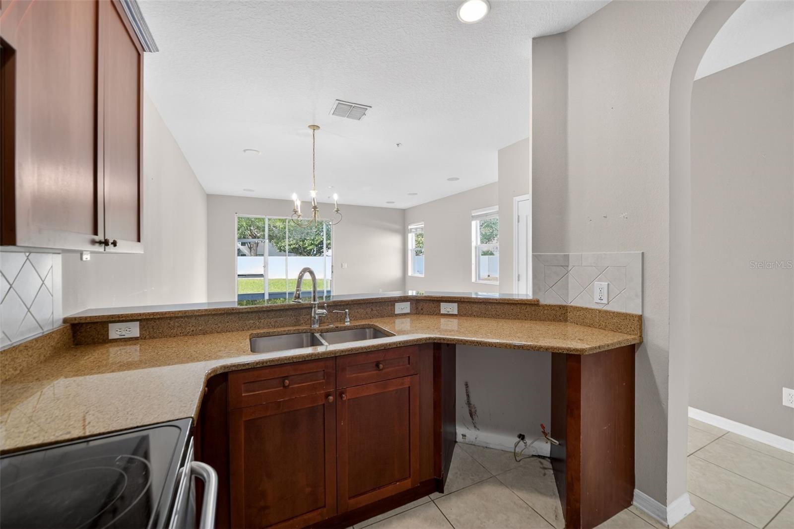 VILLA CAPRI/METROWEST - Residential